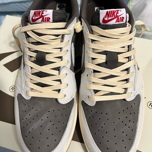 Travis Scott Reverse Mocha (DS)